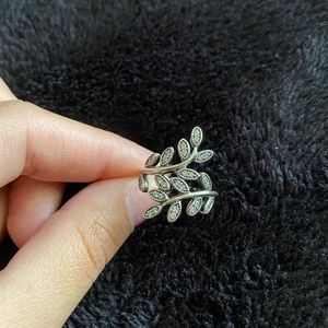 Pandora Sparkling leaves ring